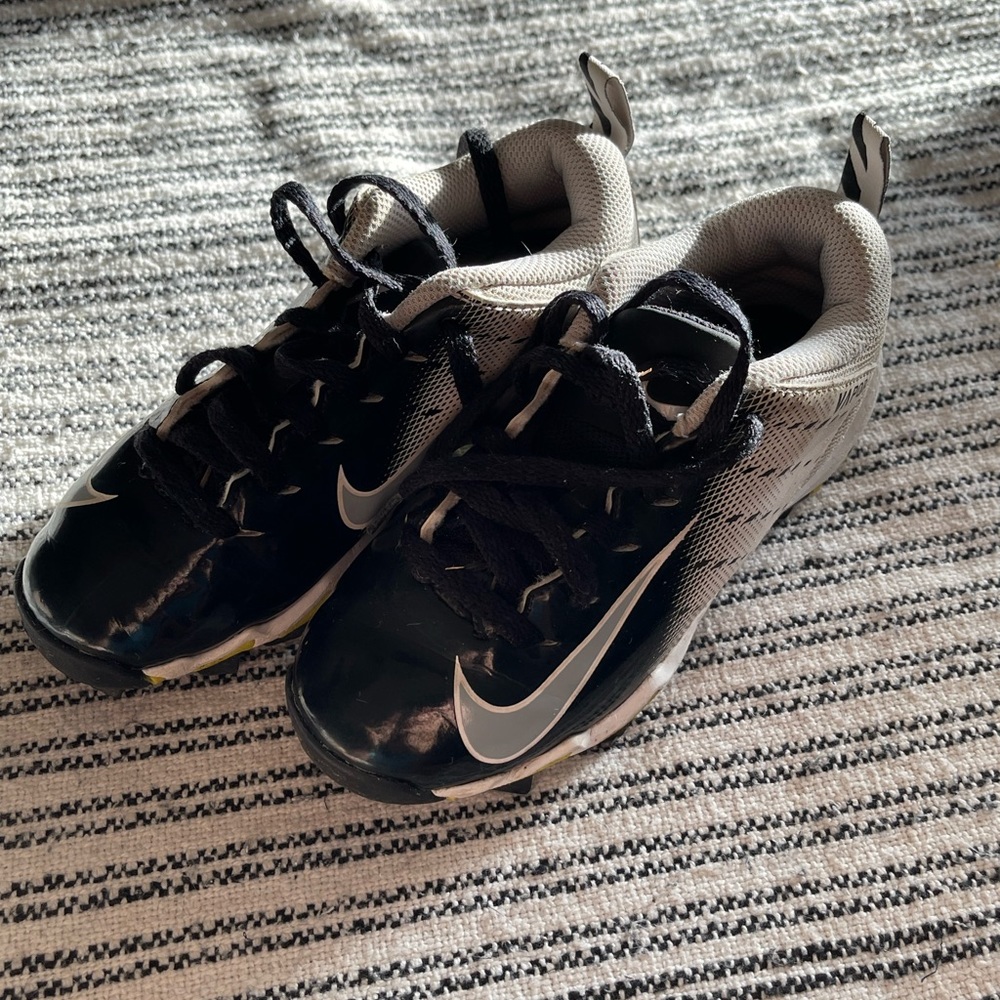 Nike Vapor youth football cleats 1Y